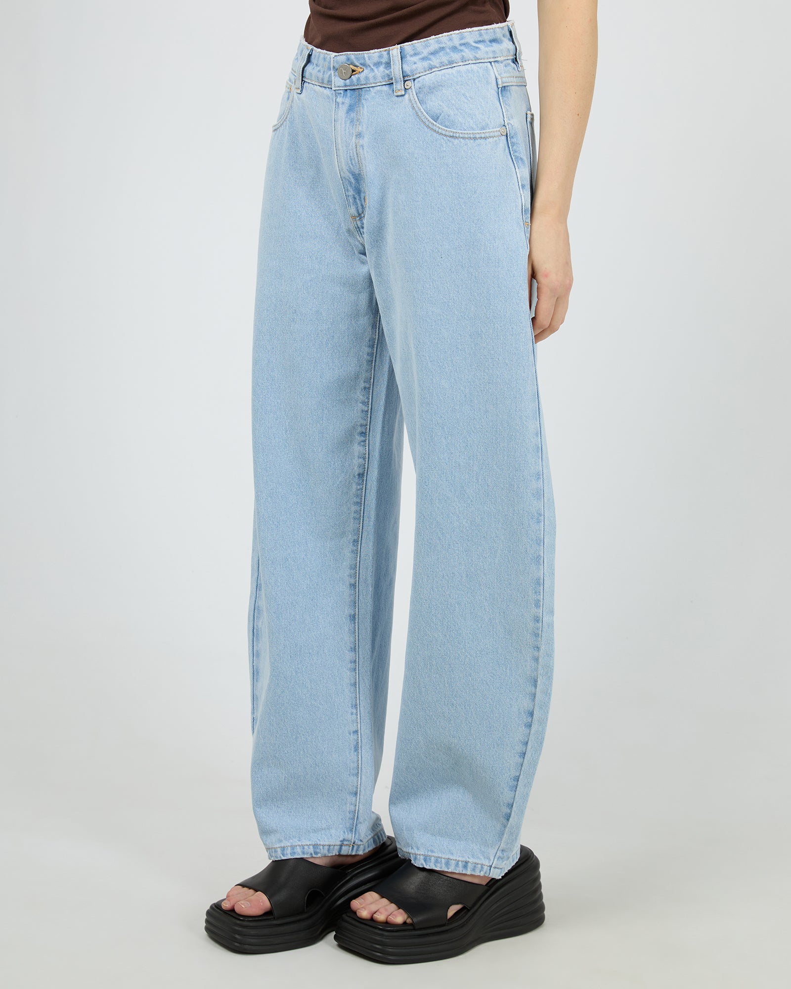 95 Barrel Jean Kendall Light Blue - Image 4