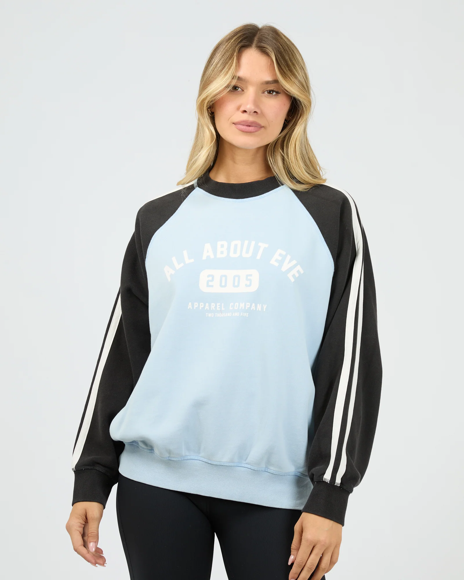 Contrast Club Raglan Crew Blue - Image 2