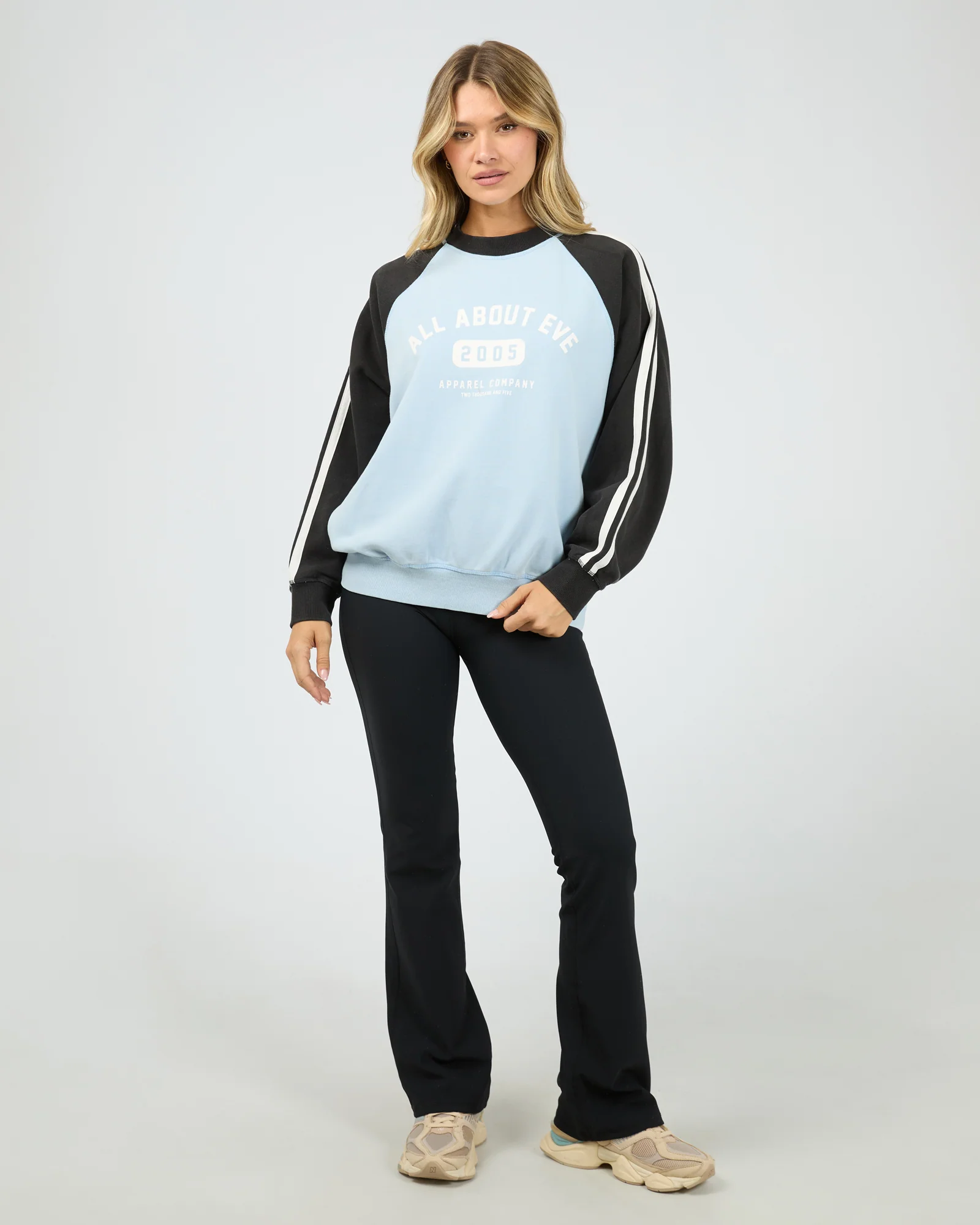 Contrast Club Raglan Crew Blue - Image 3