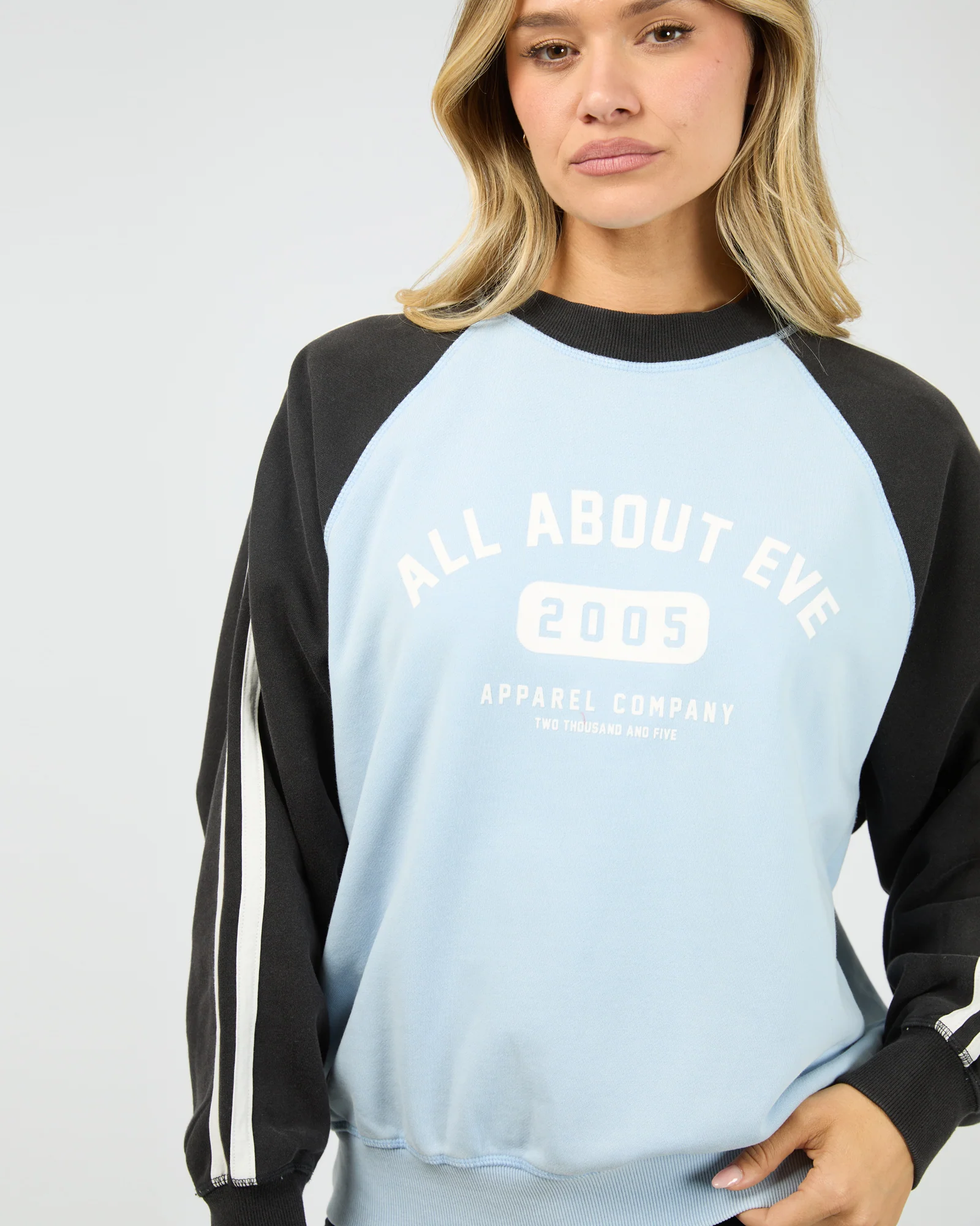 Contrast Club Raglan Crew Blue - Image 6
