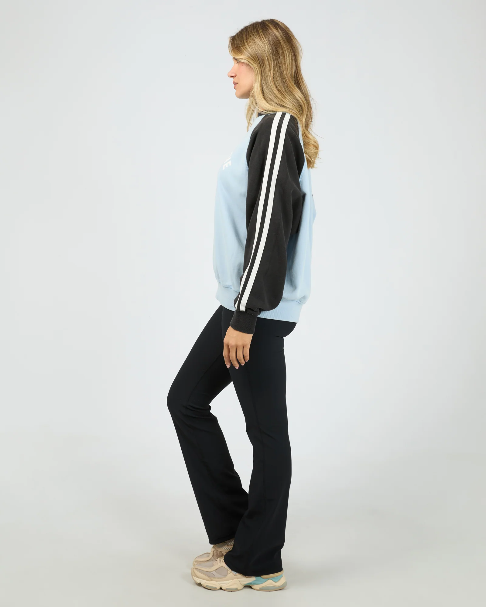 Contrast Club Raglan Crew Blue - Image 7