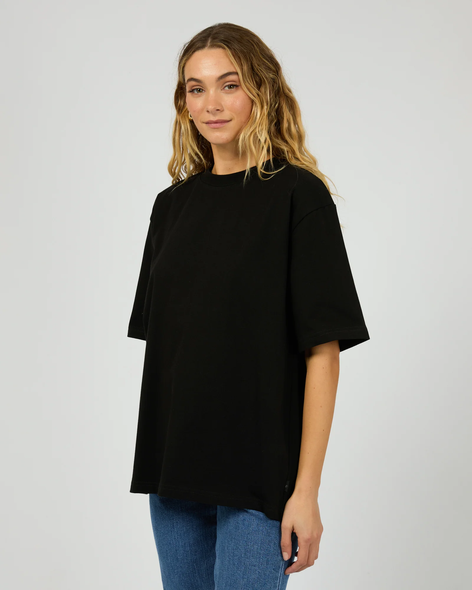 Core Oversized Tee Black - Image 4