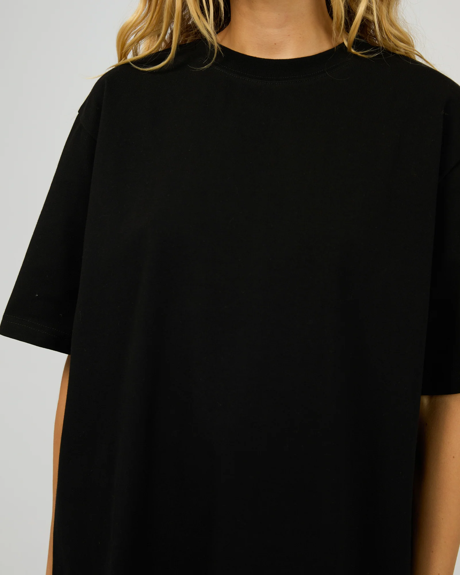 Core Oversized Tee Black - Image 5