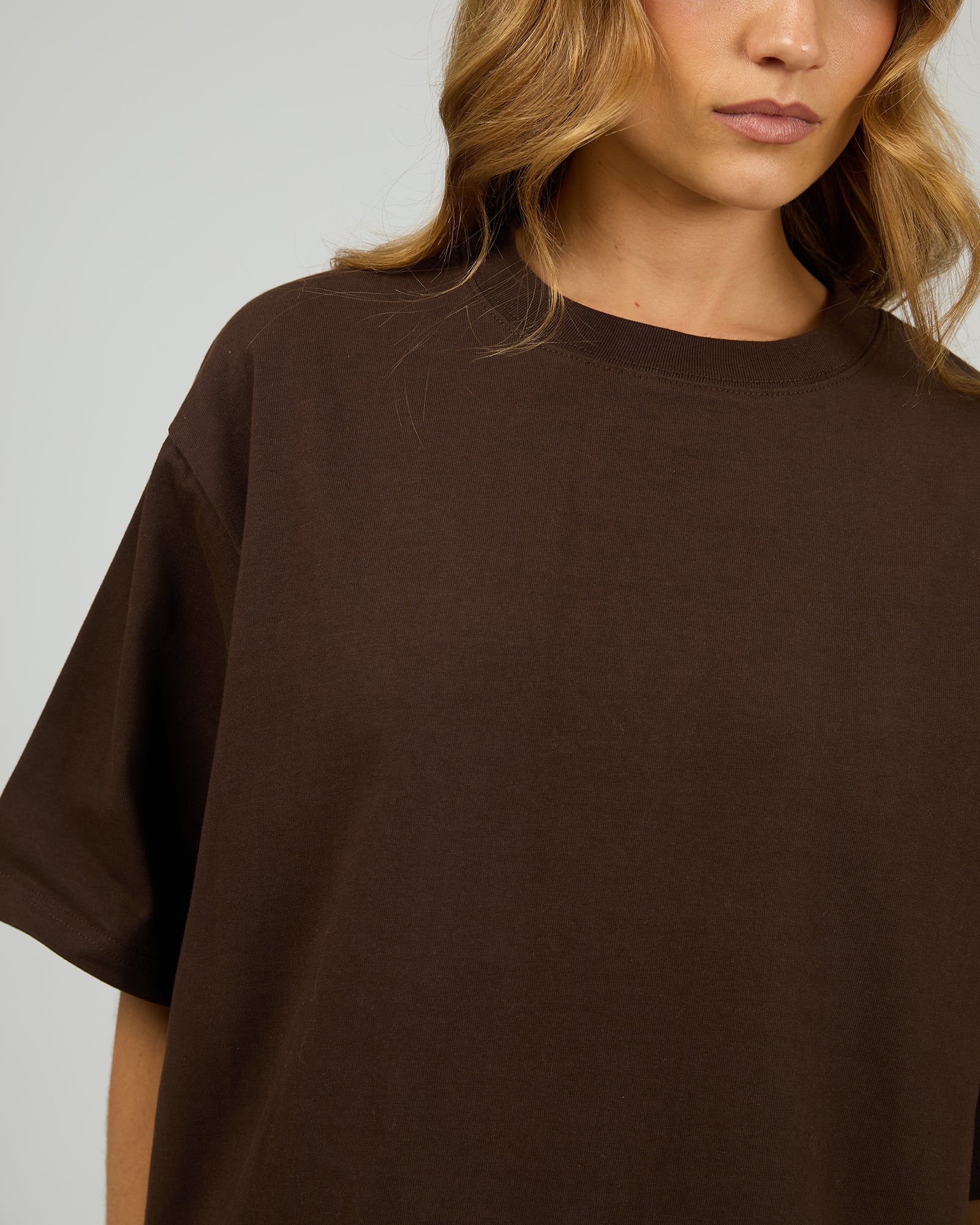 Core Oversized Tee Chocolate - Image 5