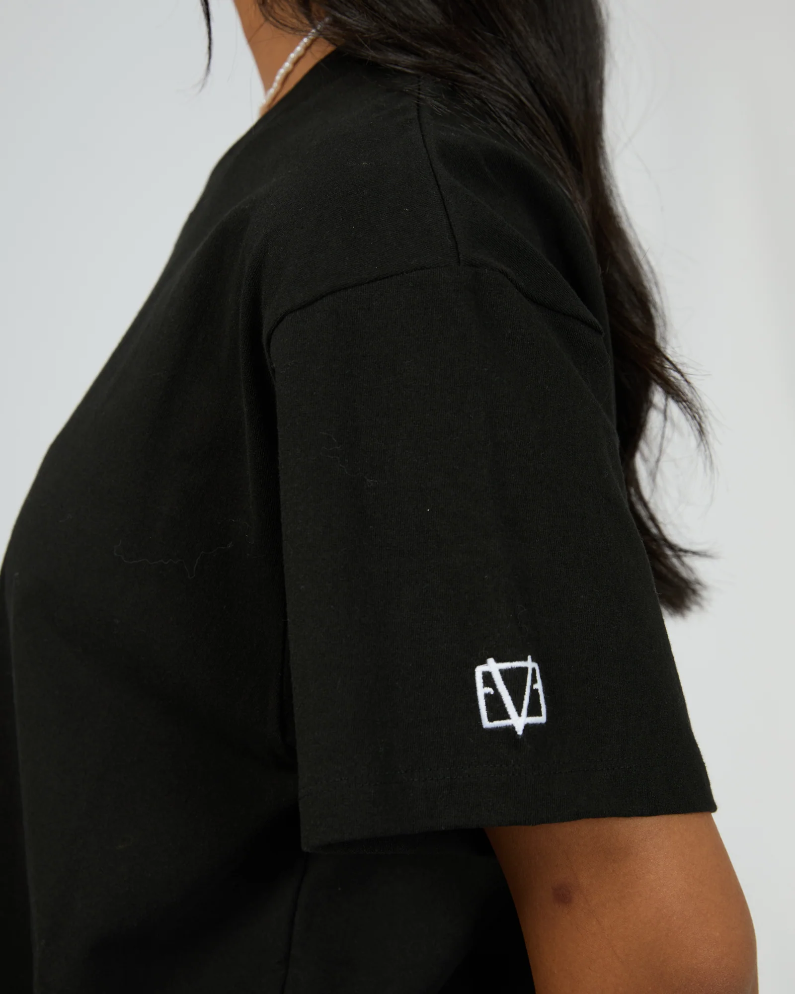 Eve Basic Monogram Tee Black - Image 5