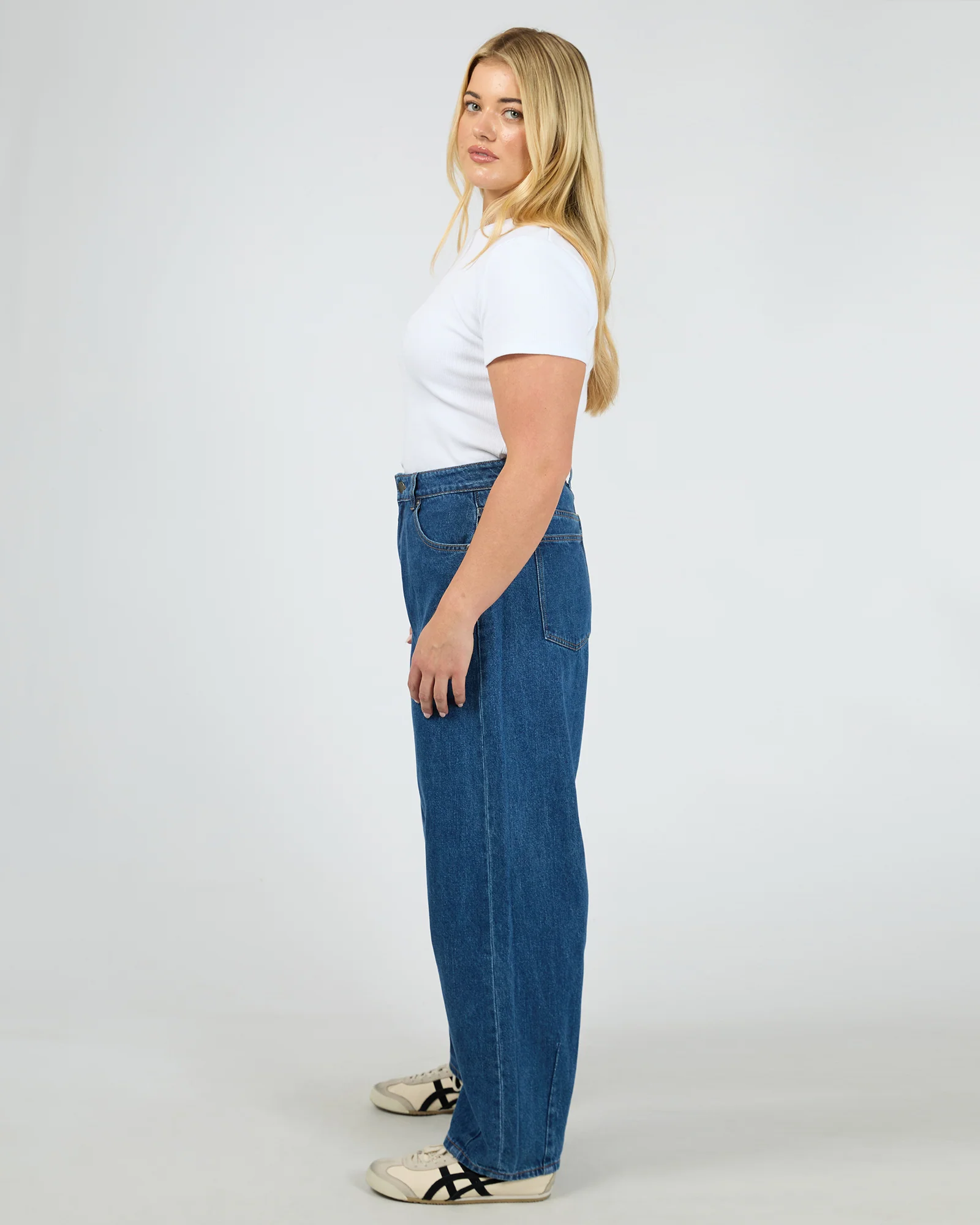 Hallie Barrel Leg Jean Heritage Blue - Image 12