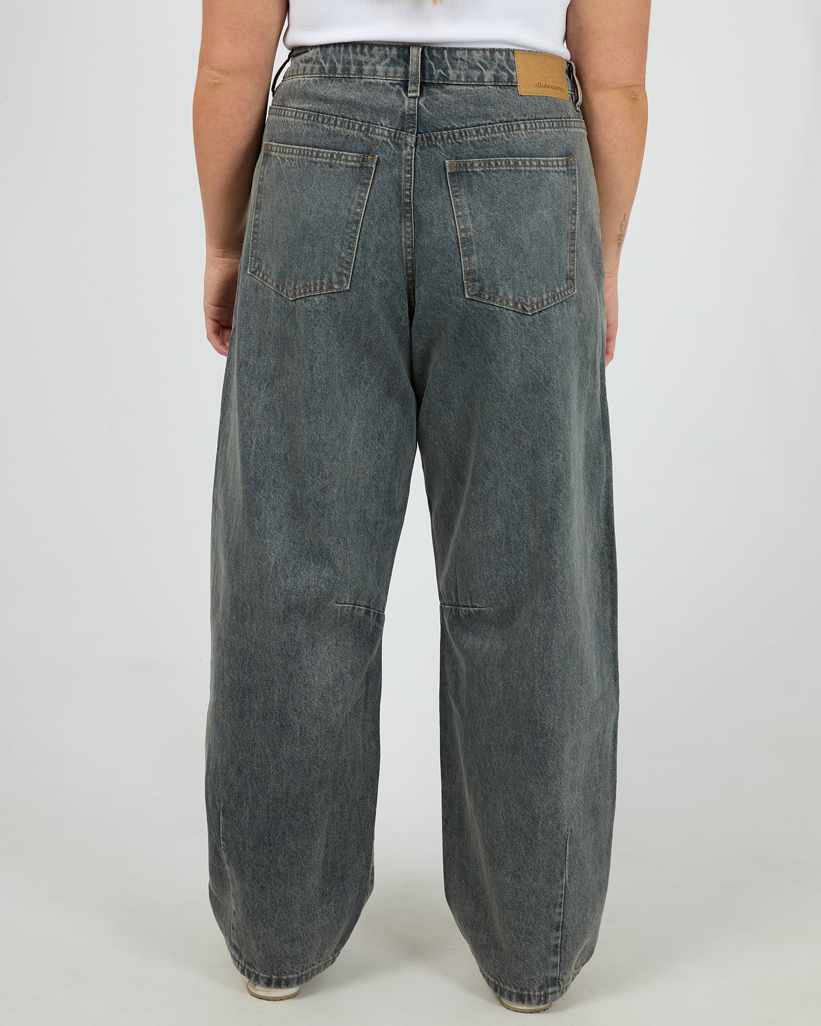 Hallie Barrel Leg Jean Slate - Image 9