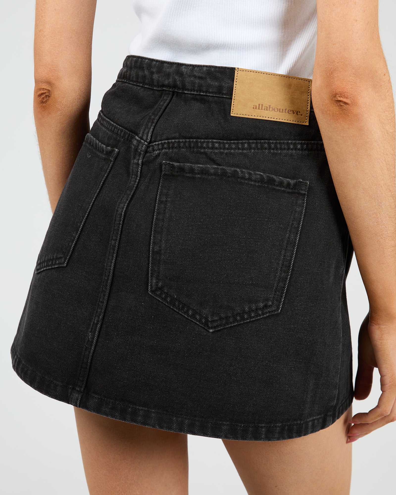 Lenni Mini Skort Washed Black - Image 4