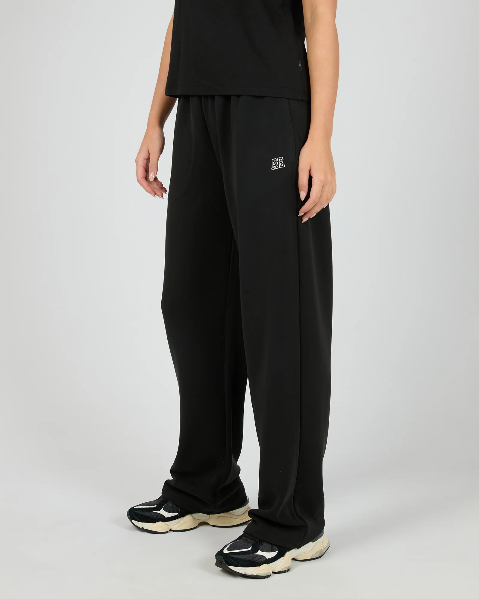 Luxe Active Pant Black - Image 4