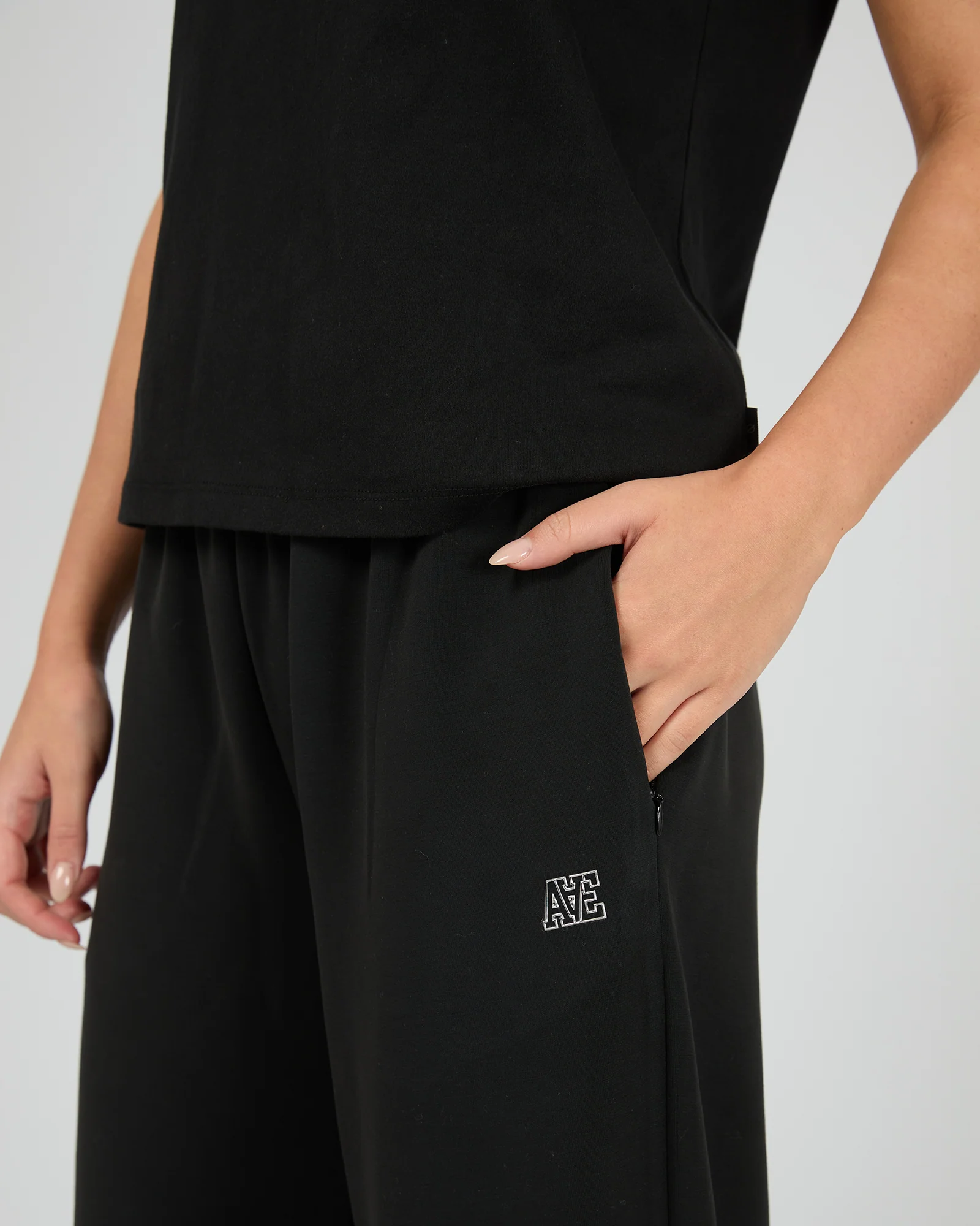 Luxe Active Pant Black - Image 5