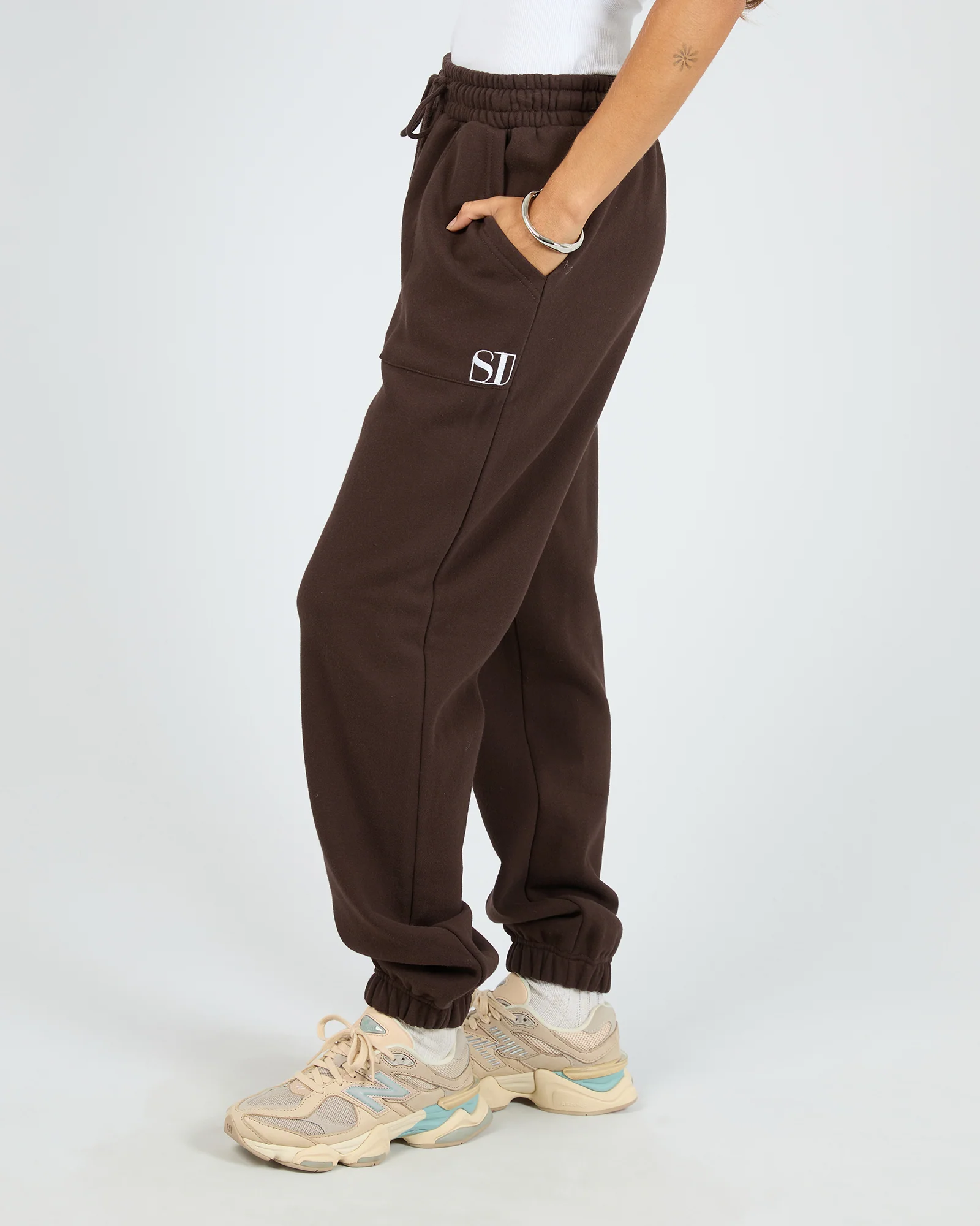 Silent Luxe Cuffed Trackpant Chocolate - Image 4