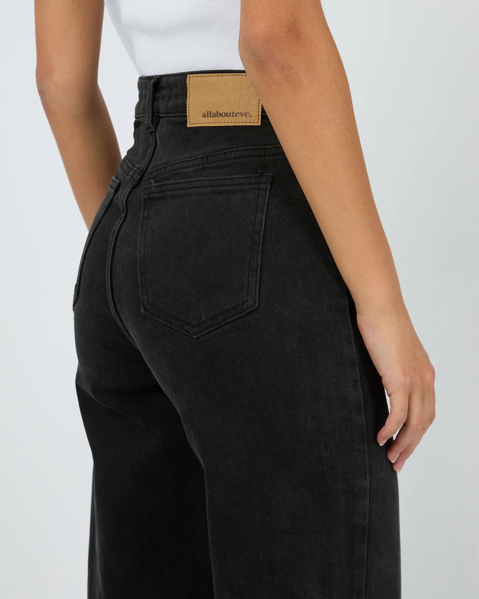 Skye Comfort Jean Washed Black - Image 4