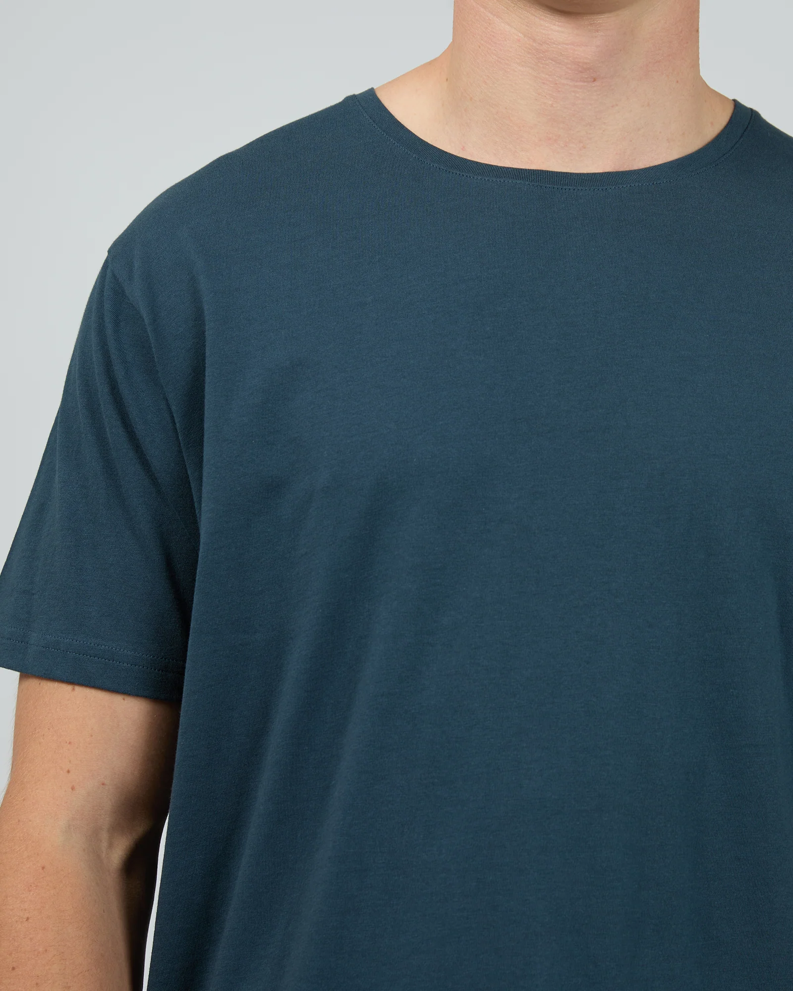 Solid Tail Tee Navy - Image 5