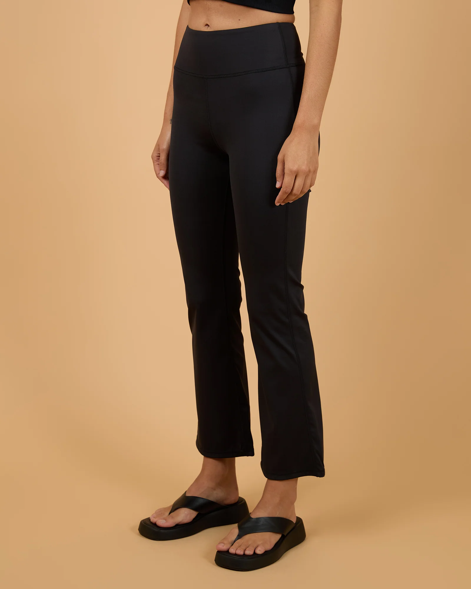 Studio Crop Flare Pant Black - Image 4